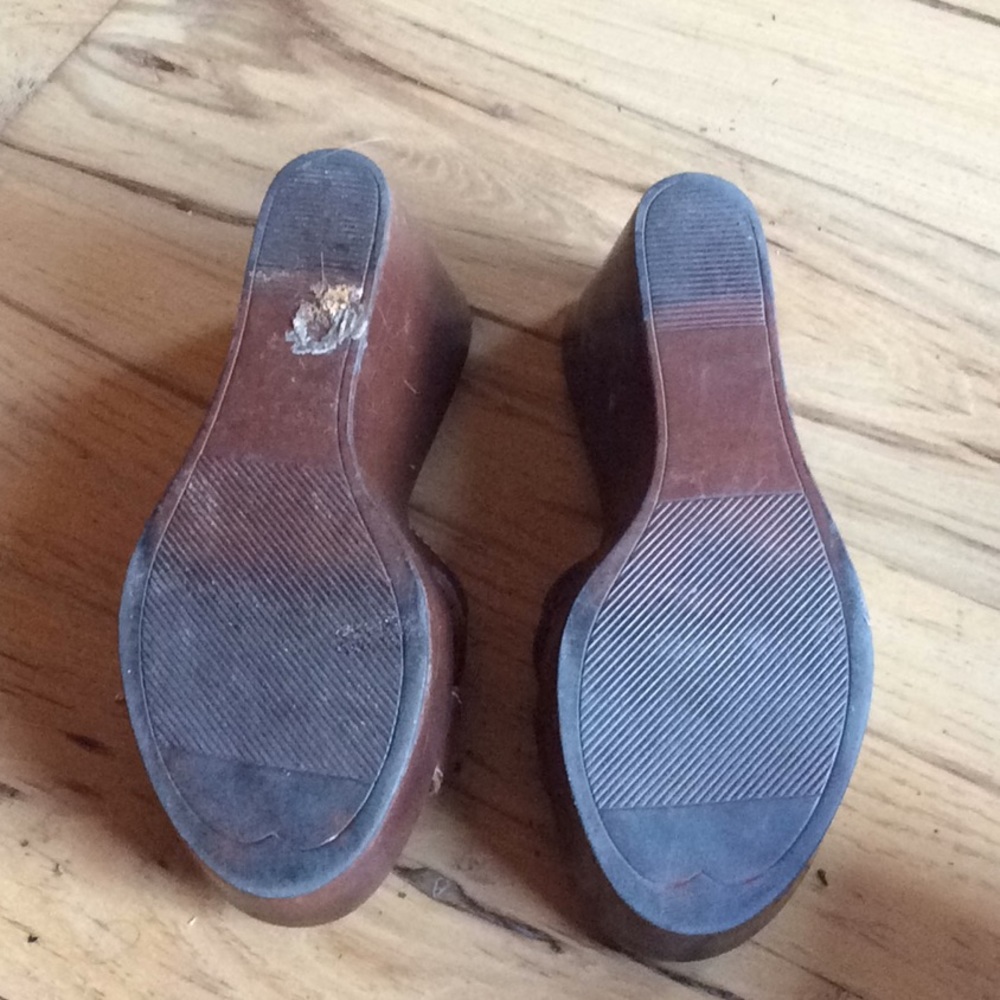 brown heels - Picture 3 of 3